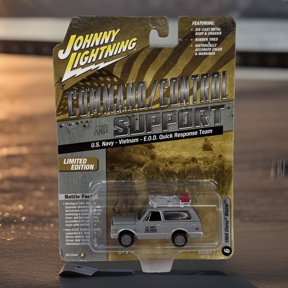 NIB Johnny Lightning Command/Control Support Navy E.O.D. 1969 Chevy Blazer